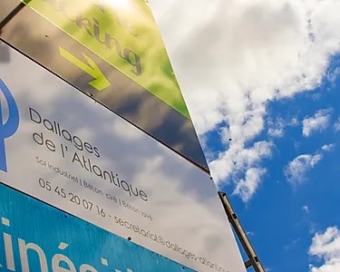 Service de panneaux publicitaires
